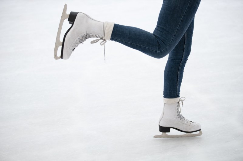 В преддверии Дня молодёжи домодедовцы могут бесплатно покататься на коньках в эти выходные!