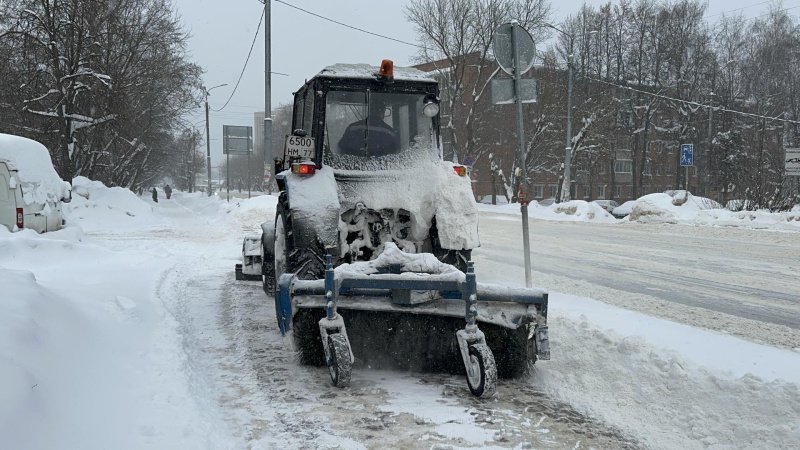 Домодедовские коммунальщики ликвидируют последствия снегопада