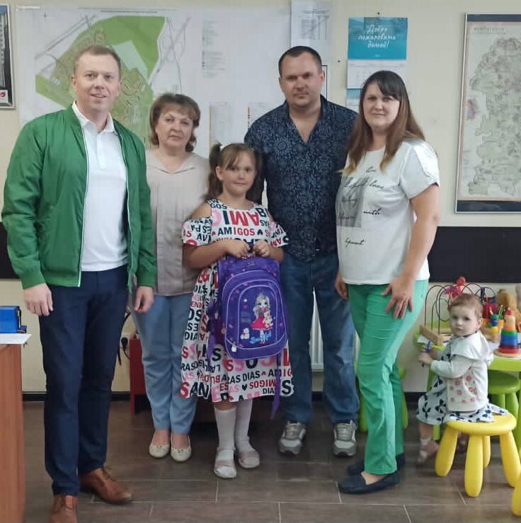 Депутаты Совета депутатов присоединились к акции "Собери ребенка в школу"