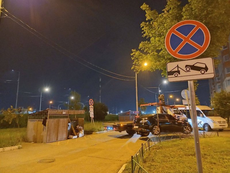 В Домодедово продолжаются рейды по эвакуации неправильно припаркованных автомобилей!
