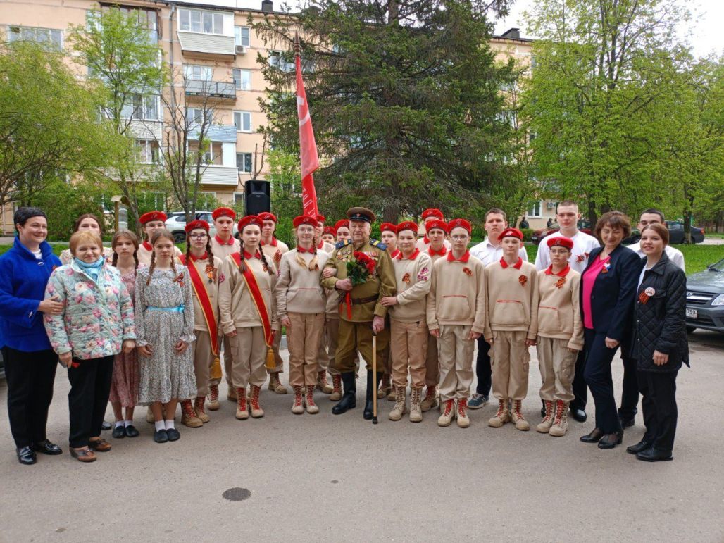 Депутаты Совета депутатов принимают участие в торжественных мероприятиях «Парад в каждый двор»