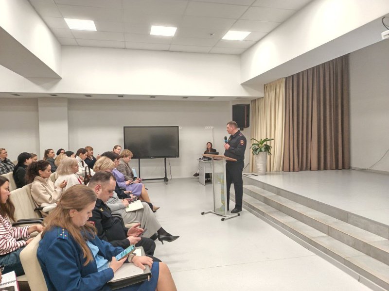 Сотрудники Госавтоинспекции в Домодедово приняли участие в родительском собрании