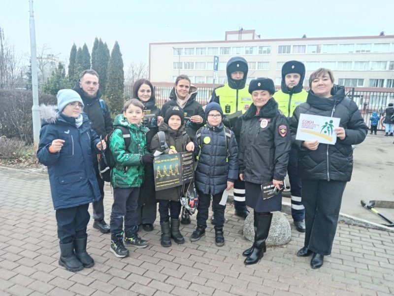 В Подмосковье сотрудники Госавтоинспекции и активисты движения «Родительский патруль» контролируют безопасность школьников
