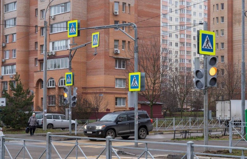 В Домодедово продолжают системно обновлять дорожную инфраструктуру, чтобы движение было безопаснее и удобнее для всех