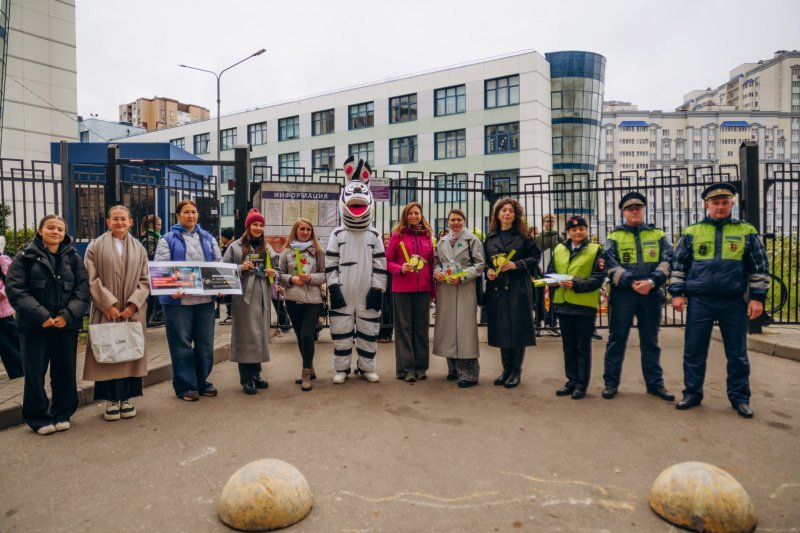 Сотрудники Госавтоинспекции и «Родительский патруль» провели совместное мероприятие у пешеходных переходов вблизи общеобразовательных учреждений