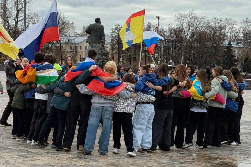 В центре Домодедово прошёл флешмоб в честь Дня народного единства