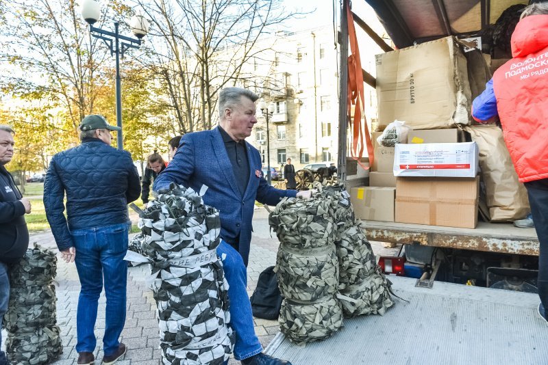 Порядка 300 тонн гумпомощи в зону СВО и жителям новых регионов отправила подмосковная «Единая Россия» в октябре 