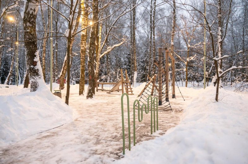 Парк «Гальчино» в Лобановском округе: зимой — чисто, светло и есть где покататься на лыжах